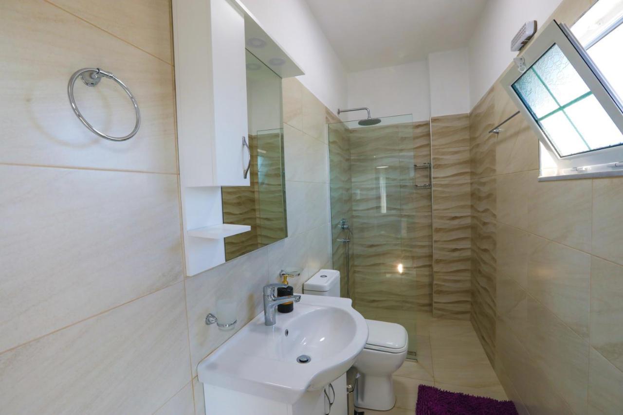 Vila Enxhi Ksamil Bagian luar foto